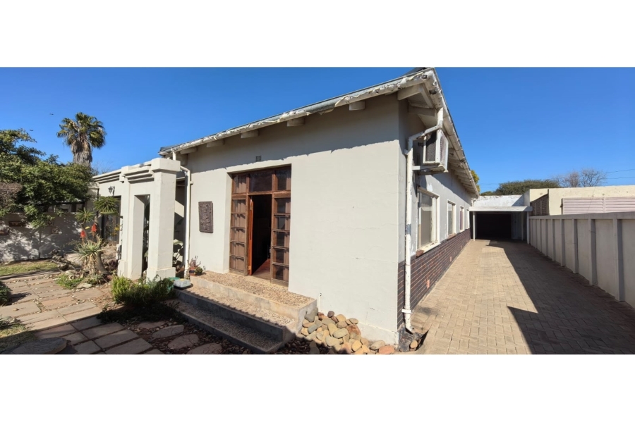 4 Bedroom Property for Sale in Beaconsfield Northern Cape